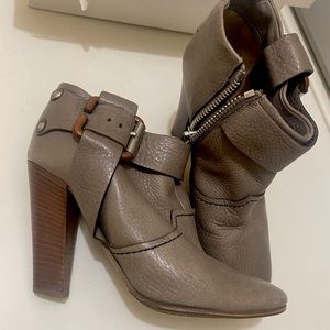 Chloe ankle boots 7.5 , 37.5